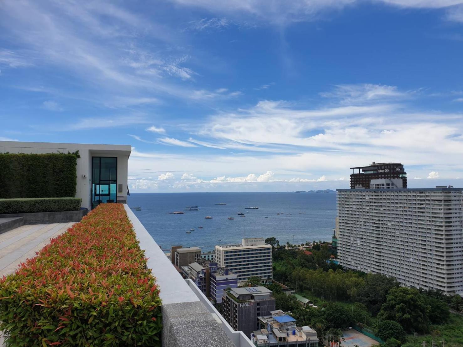 Base Quiet King-bed With Infinity Pool & Free Netflix อพาร์ทเม้น Pattaya